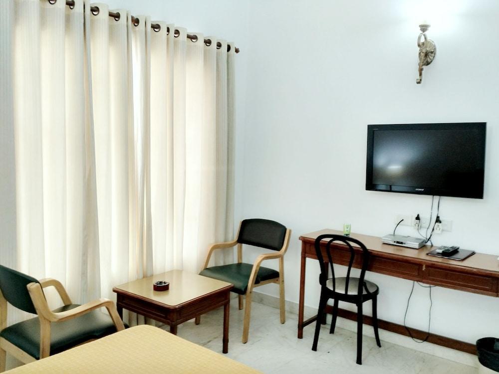 Hotel Palm Greens New Delhi Extérieur photo
