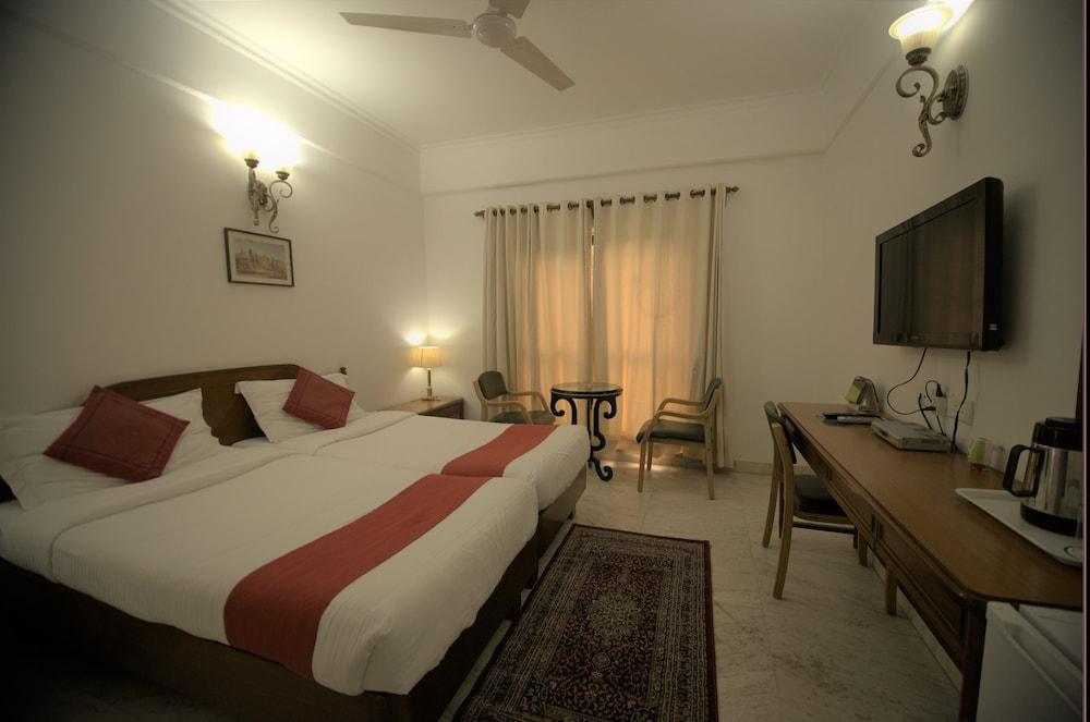 Hotel Palm Greens New Delhi Extérieur photo