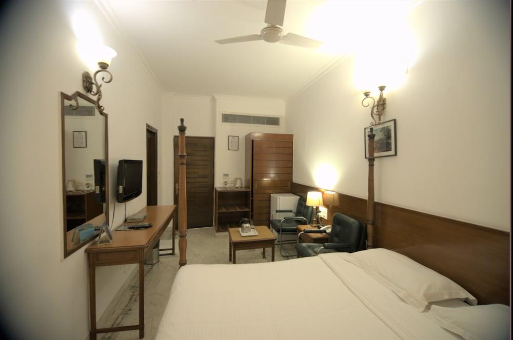 Hotel Palm Greens New Delhi Extérieur photo