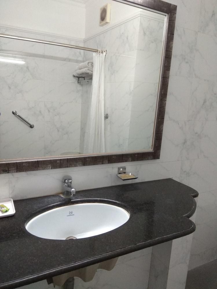 Hotel Palm Greens New Delhi Extérieur photo