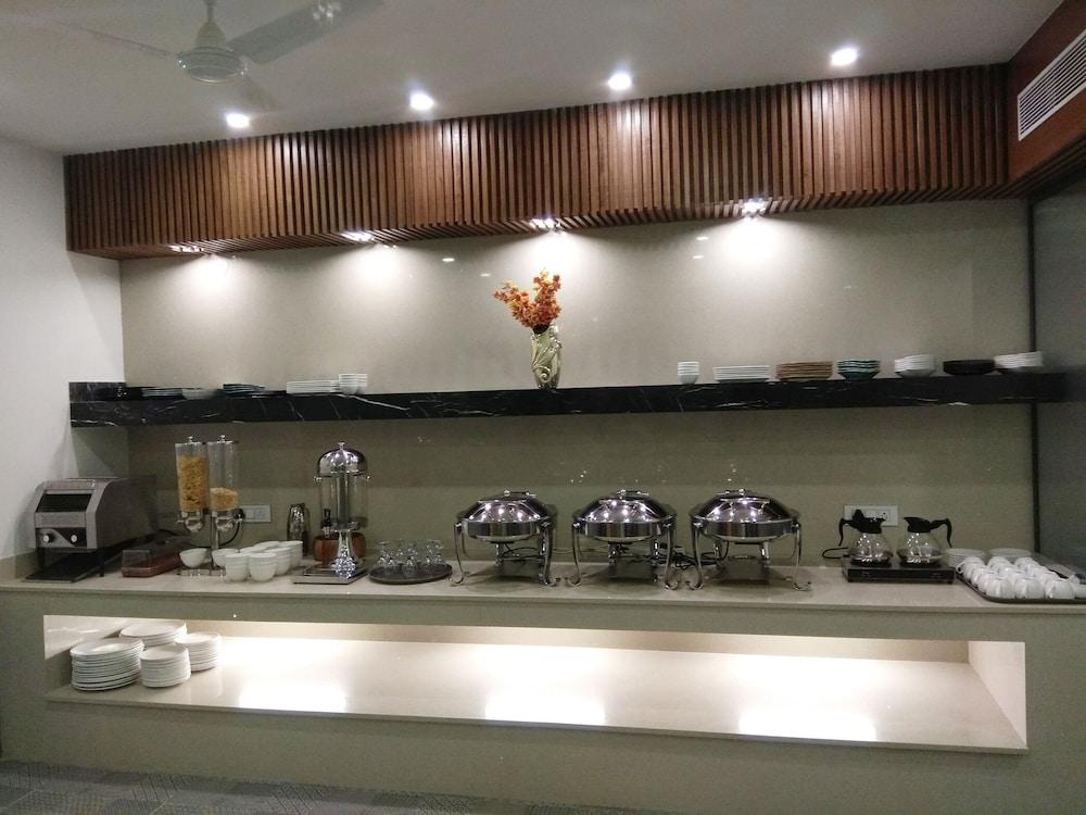 Hotel Palm Greens New Delhi Extérieur photo