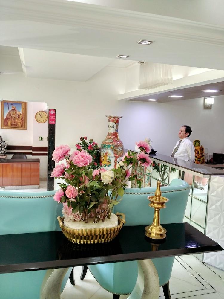 Hotel Palm Greens New Delhi Extérieur photo