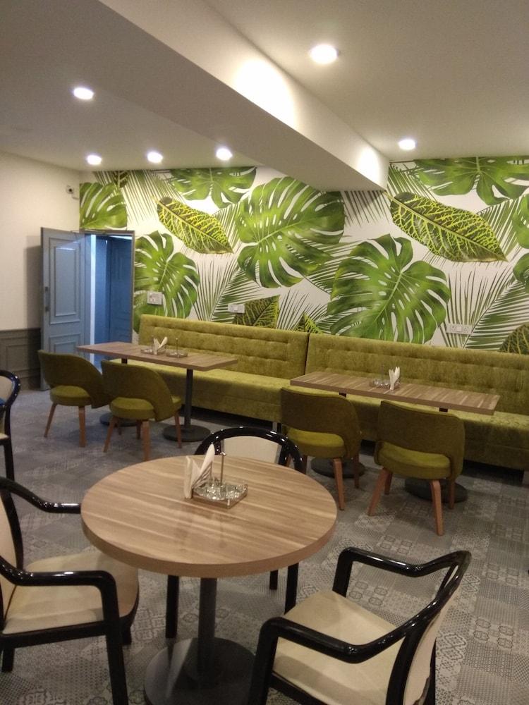 Hotel Palm Greens New Delhi Extérieur photo