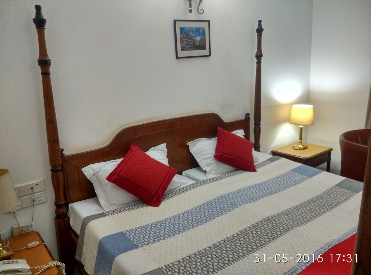 Hotel Palm Greens New Delhi Extérieur photo