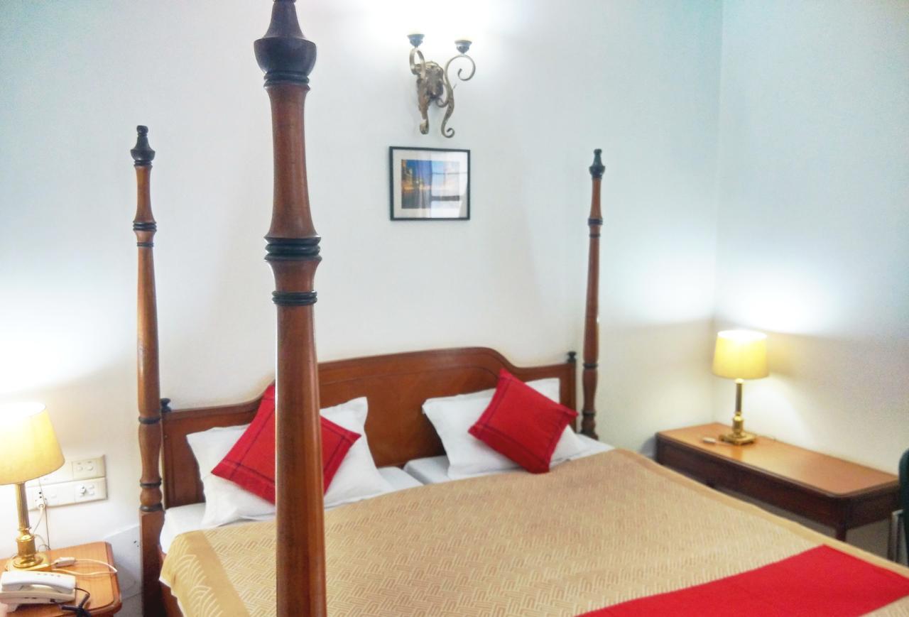 Hotel Palm Greens New Delhi Extérieur photo