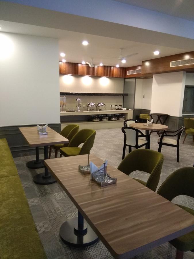 Hotel Palm Greens New Delhi Extérieur photo