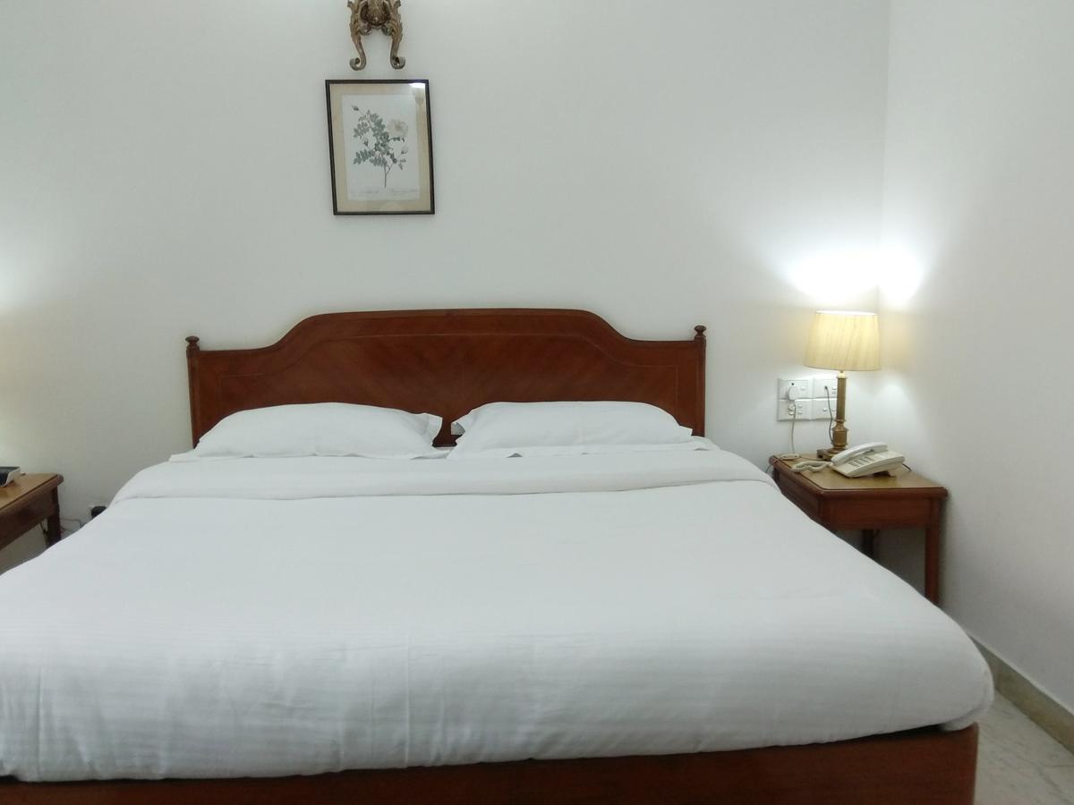 Hotel Palm Greens New Delhi Extérieur photo