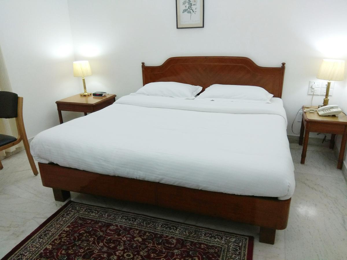 Hotel Palm Greens New Delhi Extérieur photo