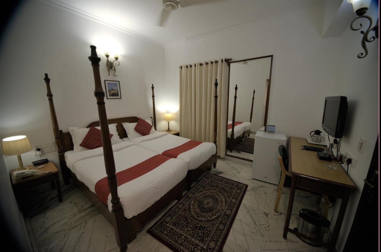 Hotel Palm Greens New Delhi Extérieur photo