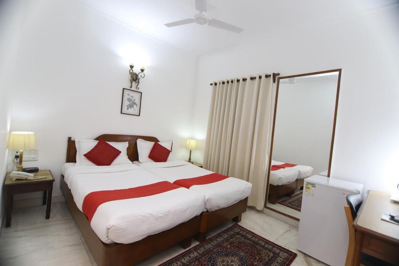 Hotel Palm Greens New Delhi Extérieur photo