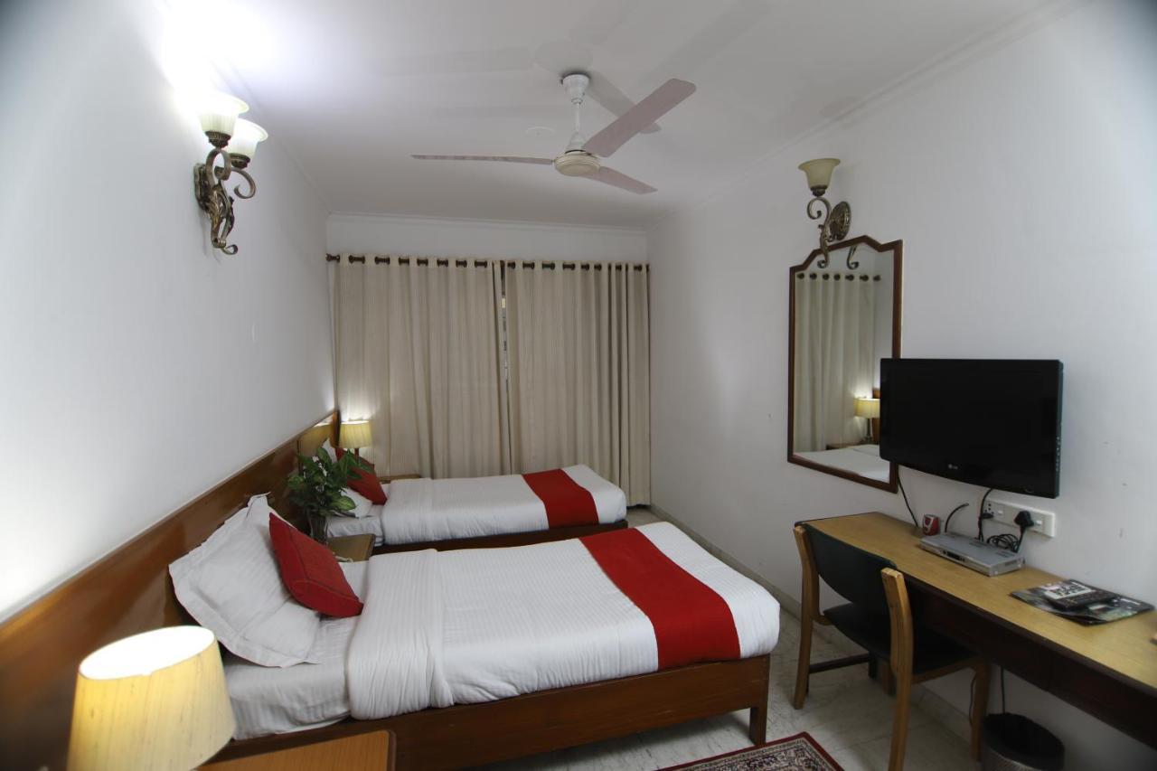 Hotel Palm Greens New Delhi Extérieur photo