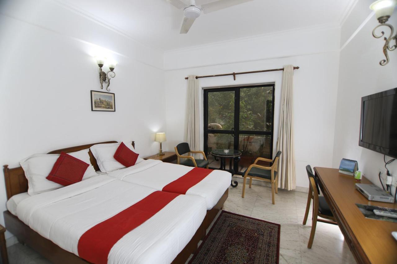 Hotel Palm Greens New Delhi Extérieur photo