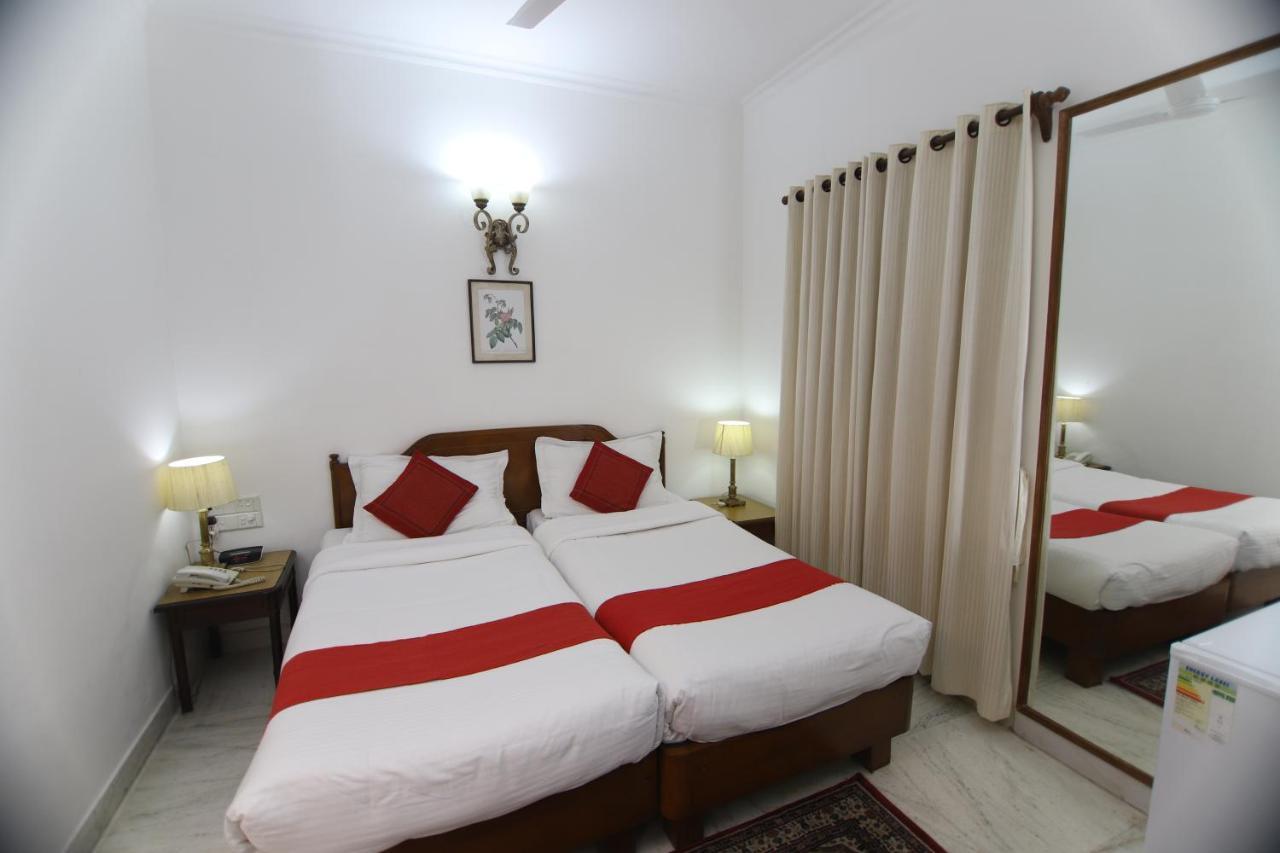 Hotel Palm Greens New Delhi Extérieur photo
