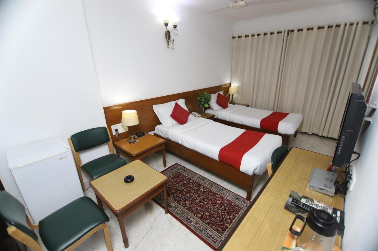 Hotel Palm Greens New Delhi Extérieur photo