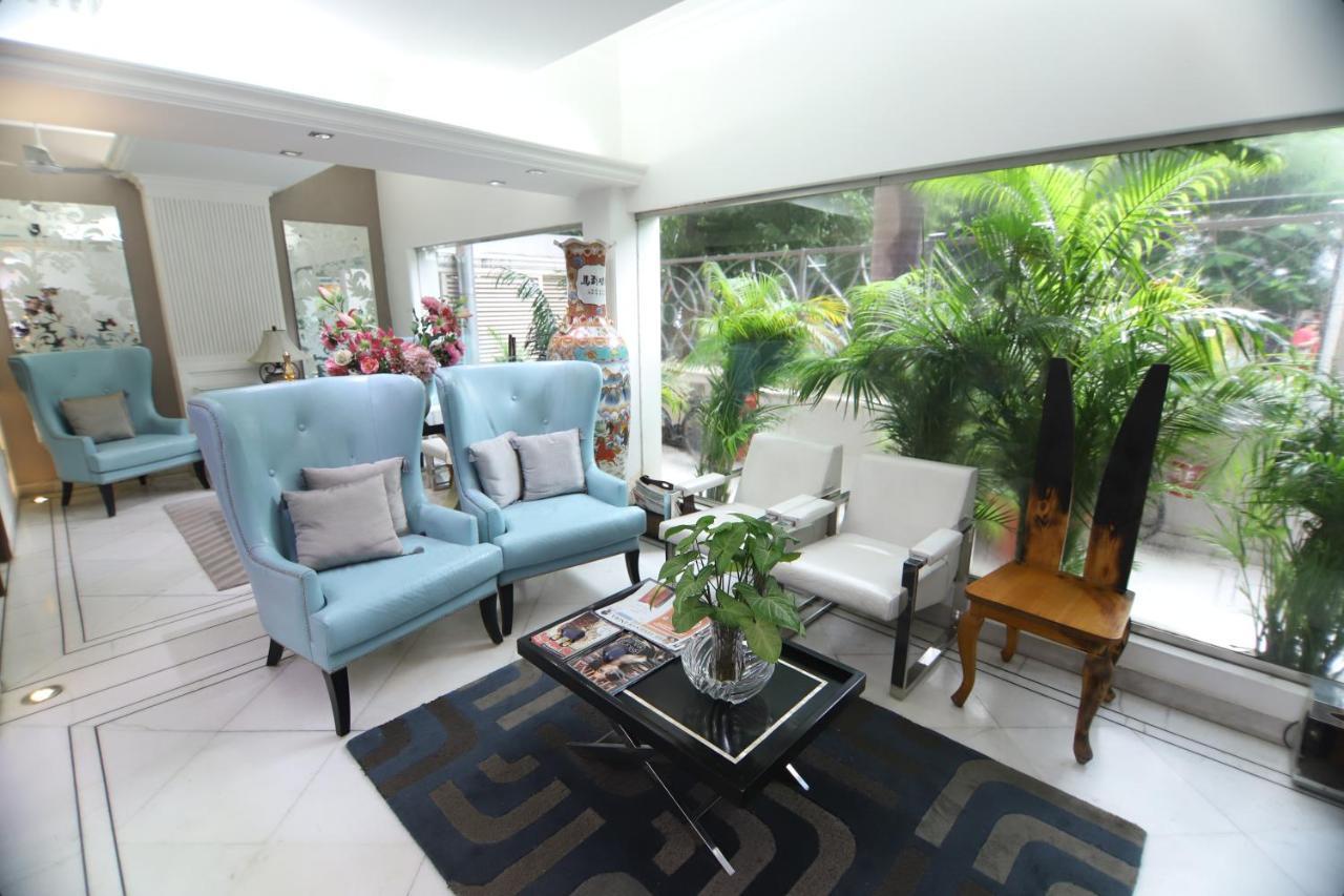 Hotel Palm Greens New Delhi Extérieur photo