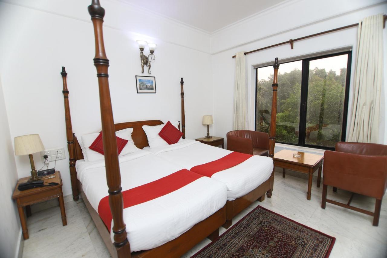 Hotel Palm Greens New Delhi Extérieur photo